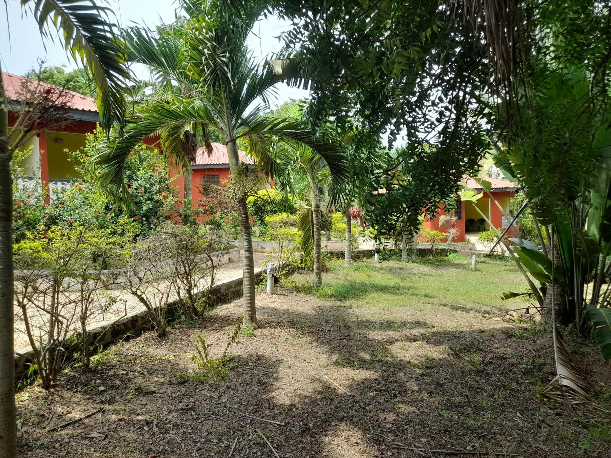 Paradise Ocean Resort Cape Coast Exterior photo